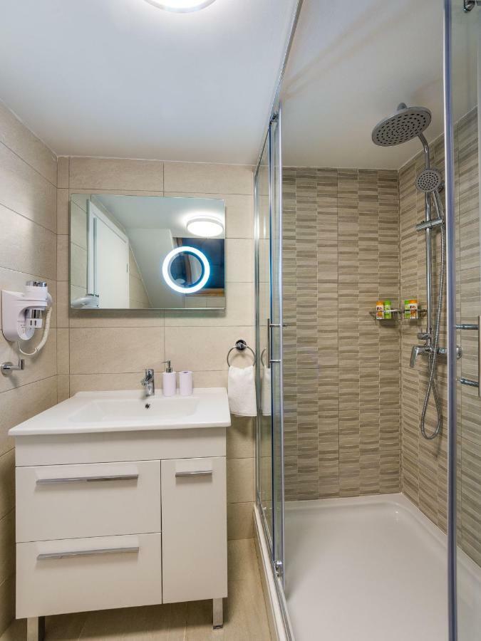 Navis Luxury